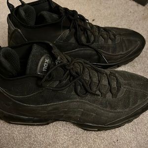 Air Max Sneaker Boot Triple Black.